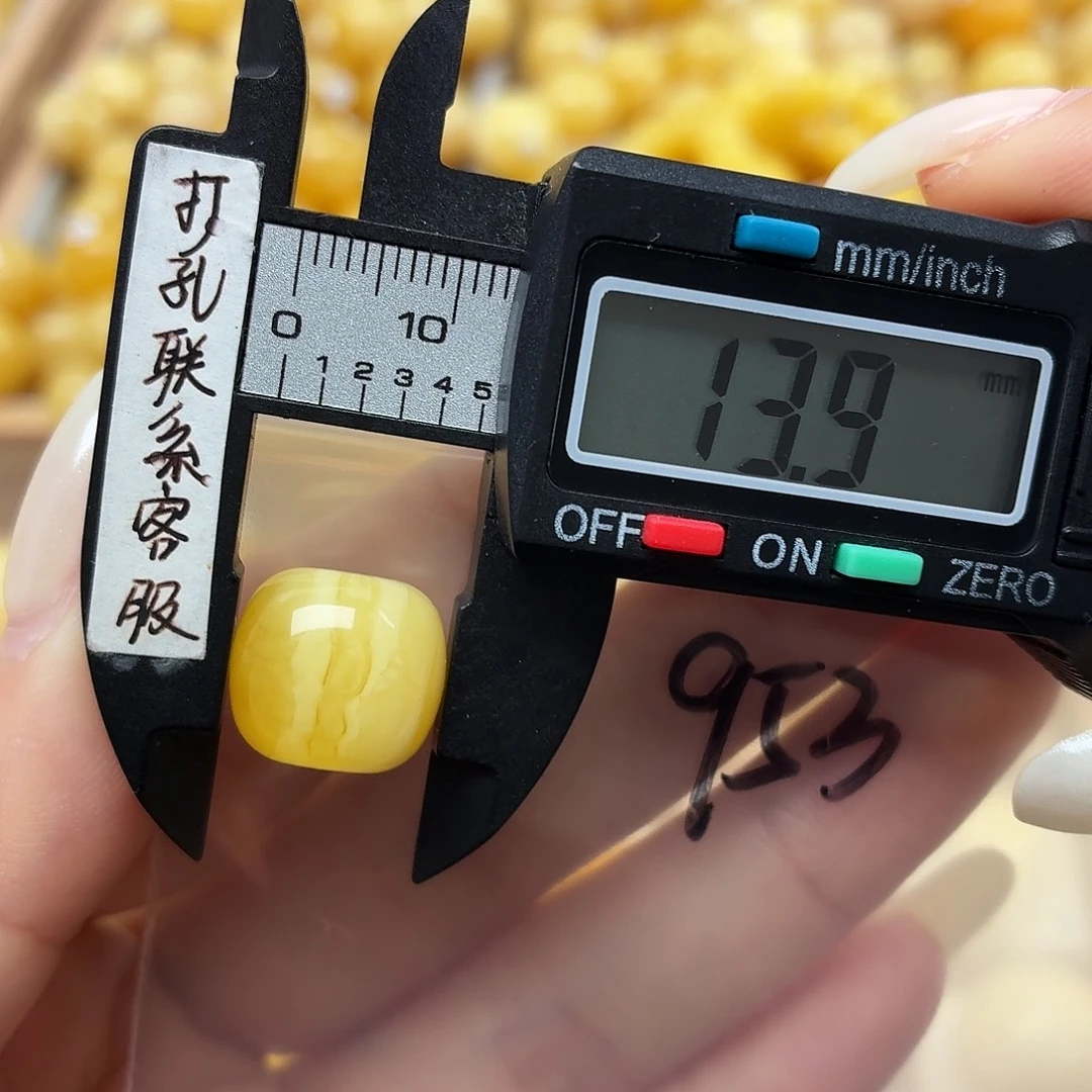 芋***啵蜜蜡未镶嵌裸石蜜蜡