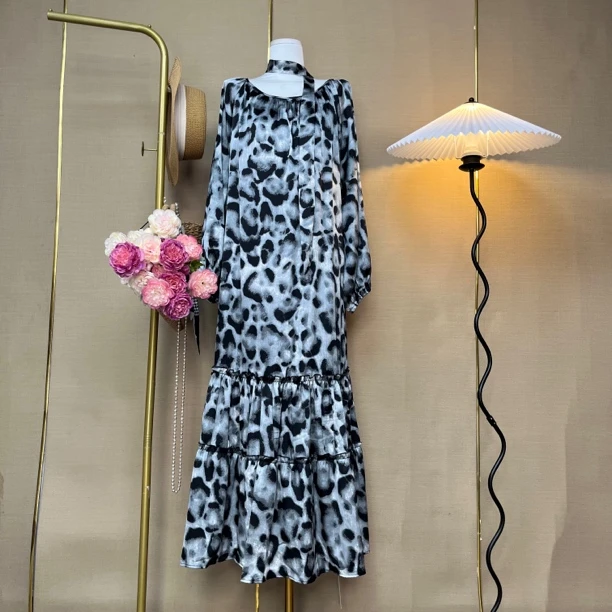 肥猫灰银大豹圆领绑带多种穿搭轻奢显瘦气质连衣裙