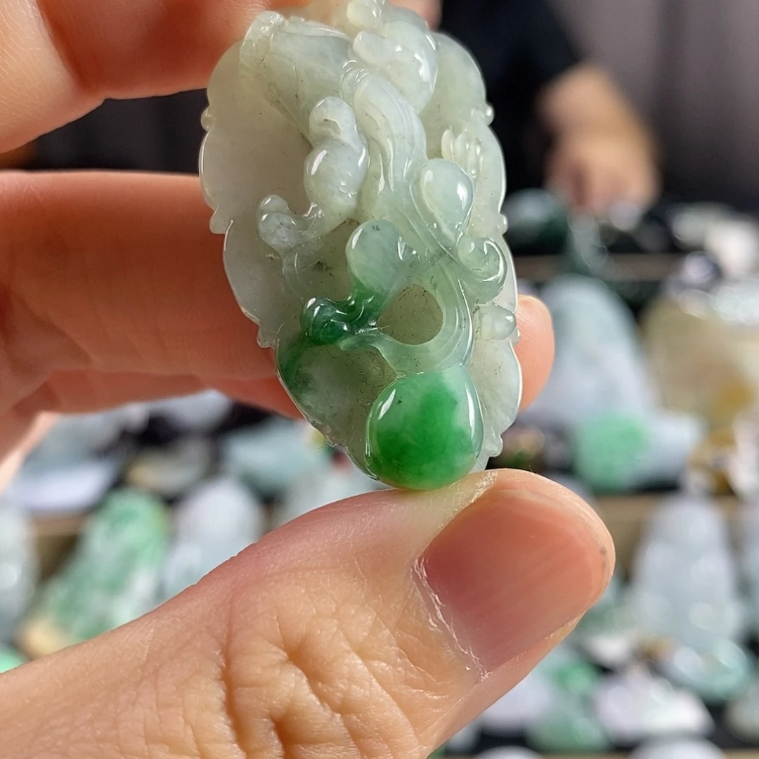 颈饰未镶嵌翡翠吊坠