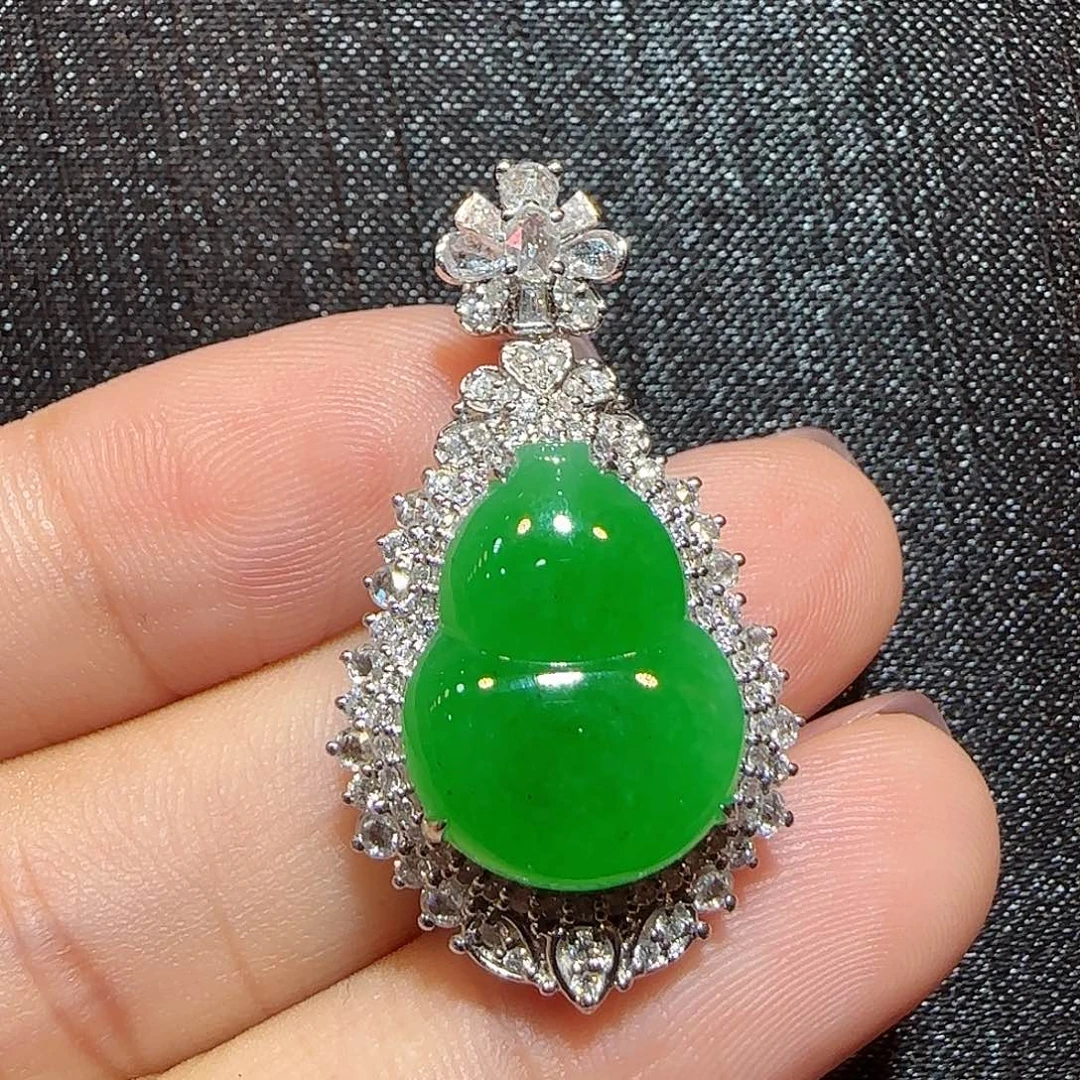 翡翠18K金镶嵌吊坠(不含链)葫芦