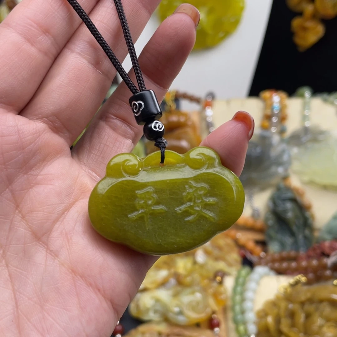未镶嵌蛇纹石玉颈饰