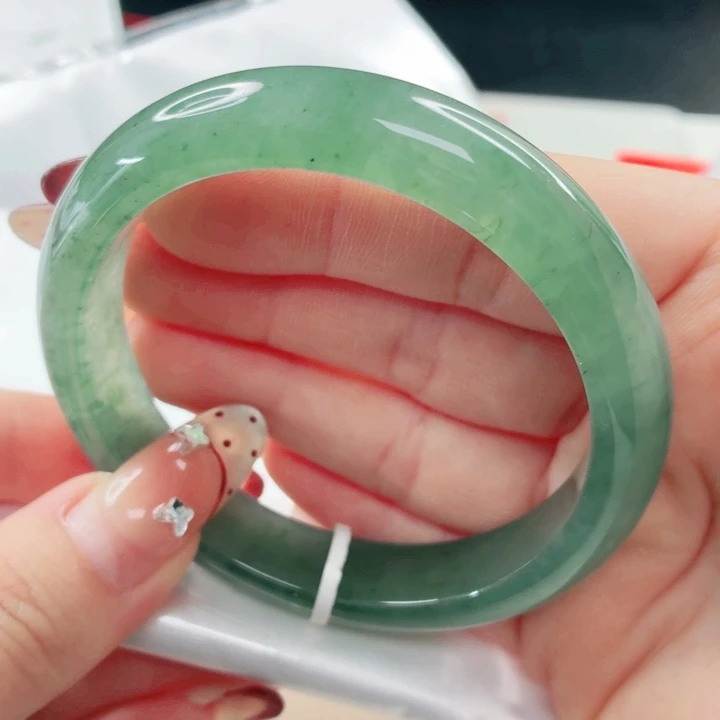 芝***人翡翠未镶嵌手镯58.4x476