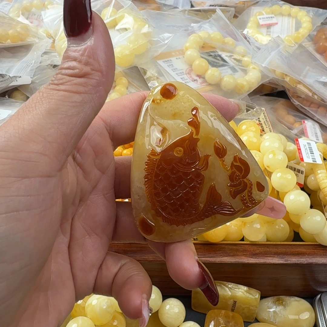 未镶嵌琥珀珠宝奇石