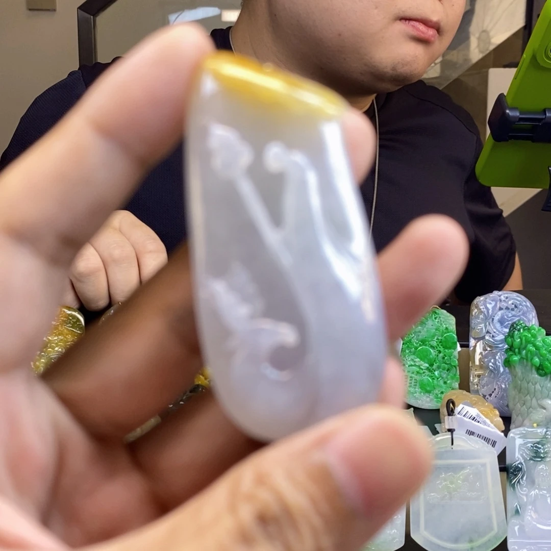 翡翠未镶嵌颈饰悟道