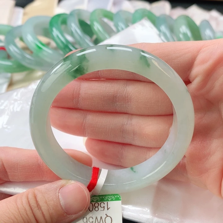 翡翠手镯未镶嵌缅甸A货翡翠手镯