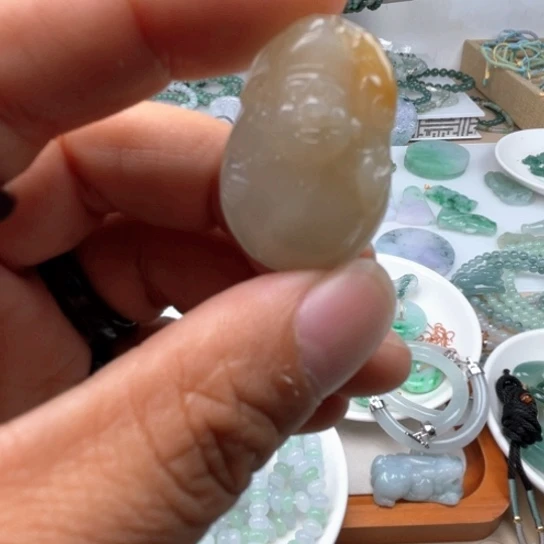 翡翠未镶嵌颈饰翡翠高冰糖黄财神