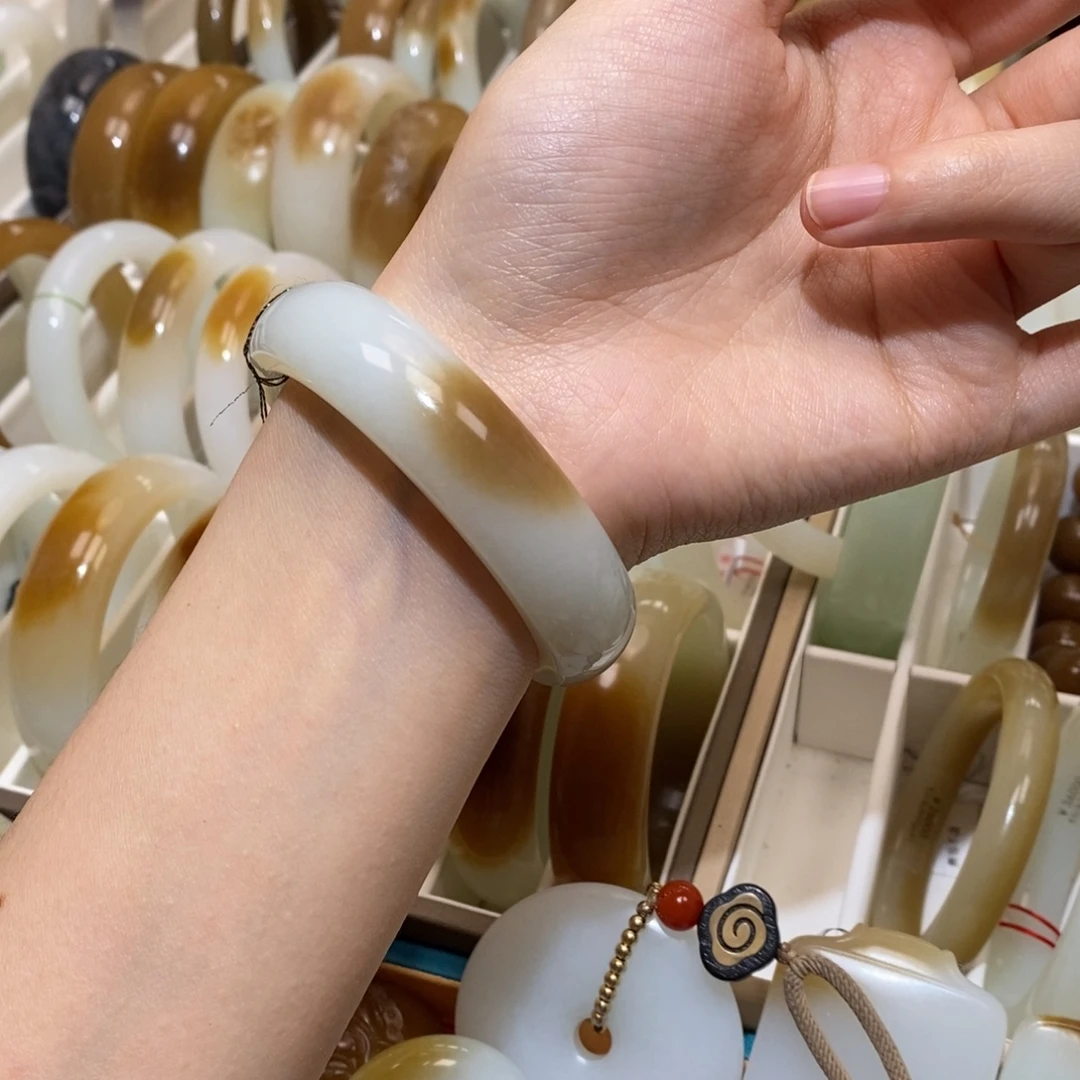 和田玉未镶嵌手镯