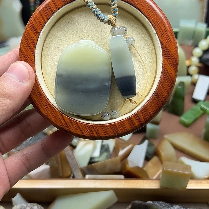 凍***衔和田玉未镶嵌颈饰