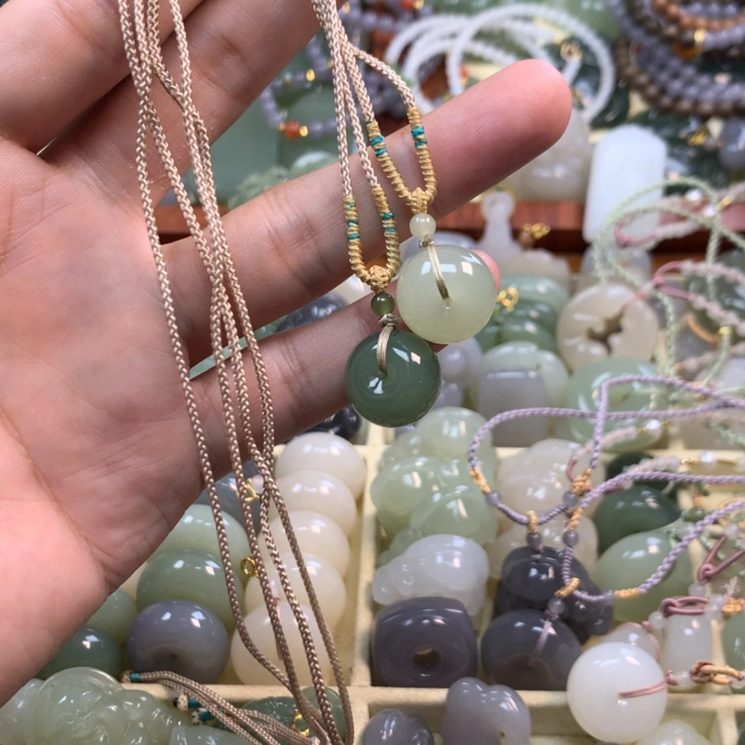 【闪购商品】颈饰未镶嵌和田玉