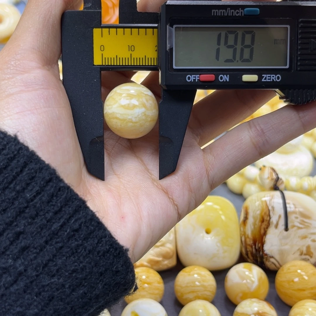 琥珀未镶嵌手串……