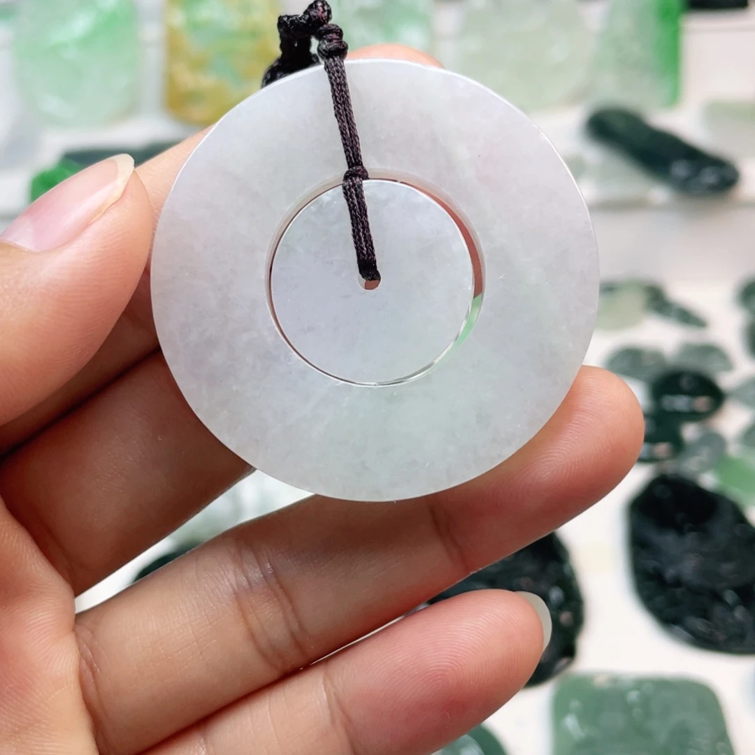 翡翠颈饰未镶嵌子母平安扣