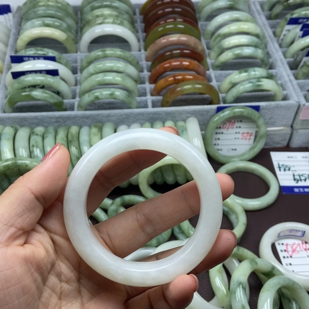 蛇纹石玉未镶嵌手镯蜗**得