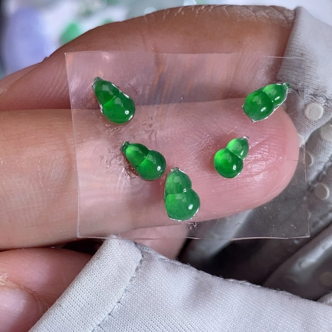 翡翠裸石五个葫芦