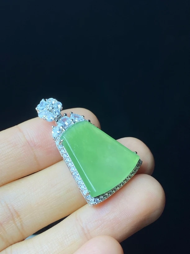 和田玉无事牌 碧玉冰绿无事牌吊坠