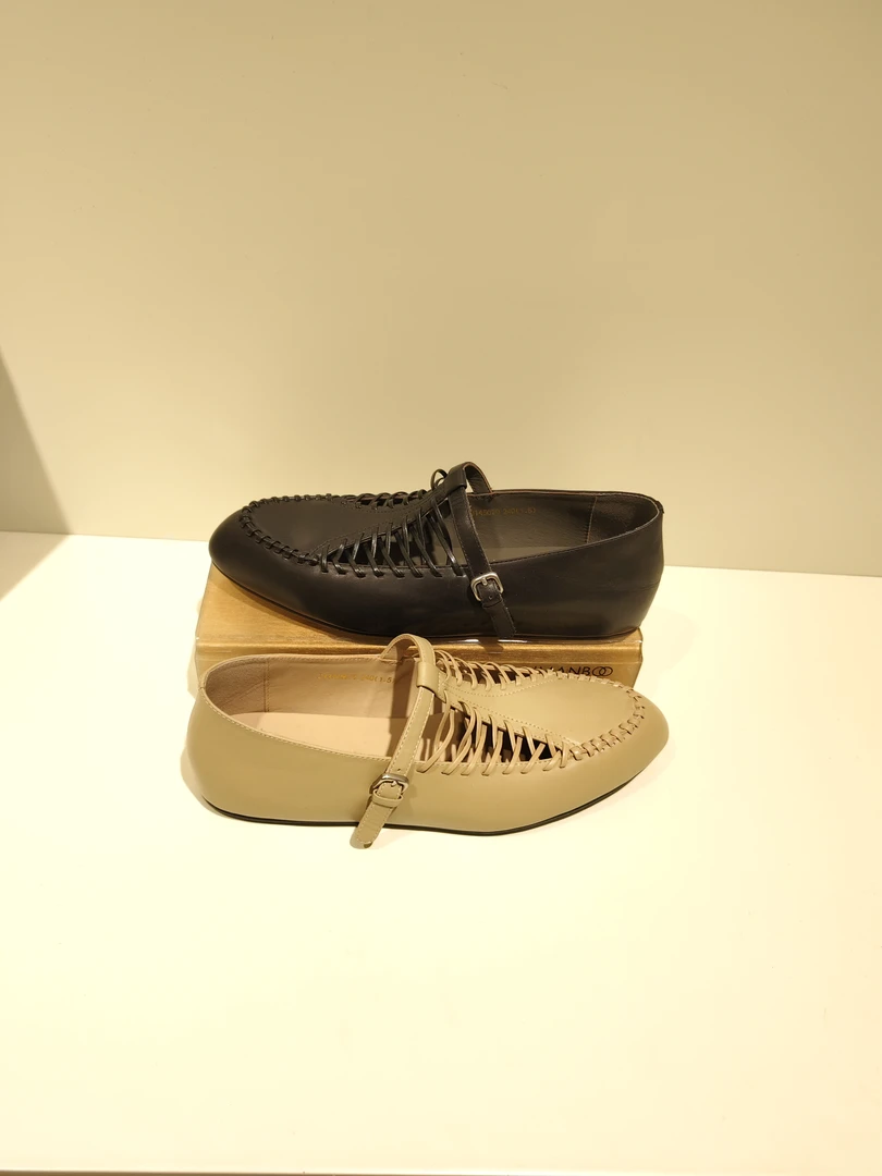 213145070漫步佳人2025春款休闲复古英伦风深口