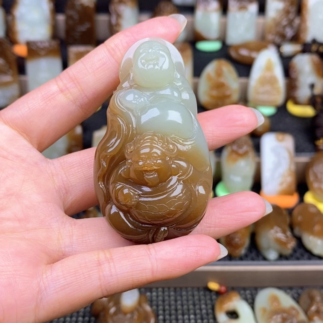 王***天和田玉未镶嵌颈饰