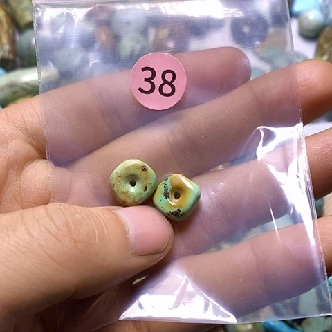 无非金属陆*配饰品店