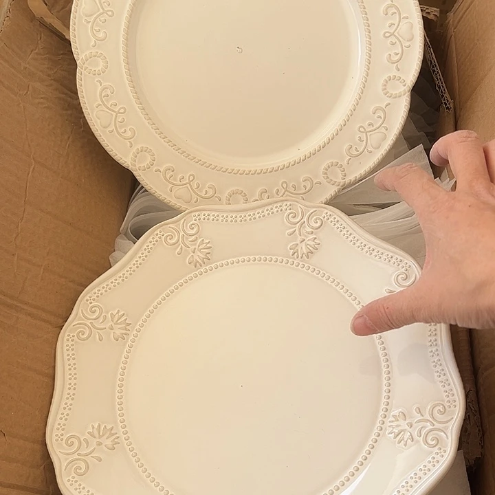 瓷片默认瑕疵商品2个不同浮雕大大