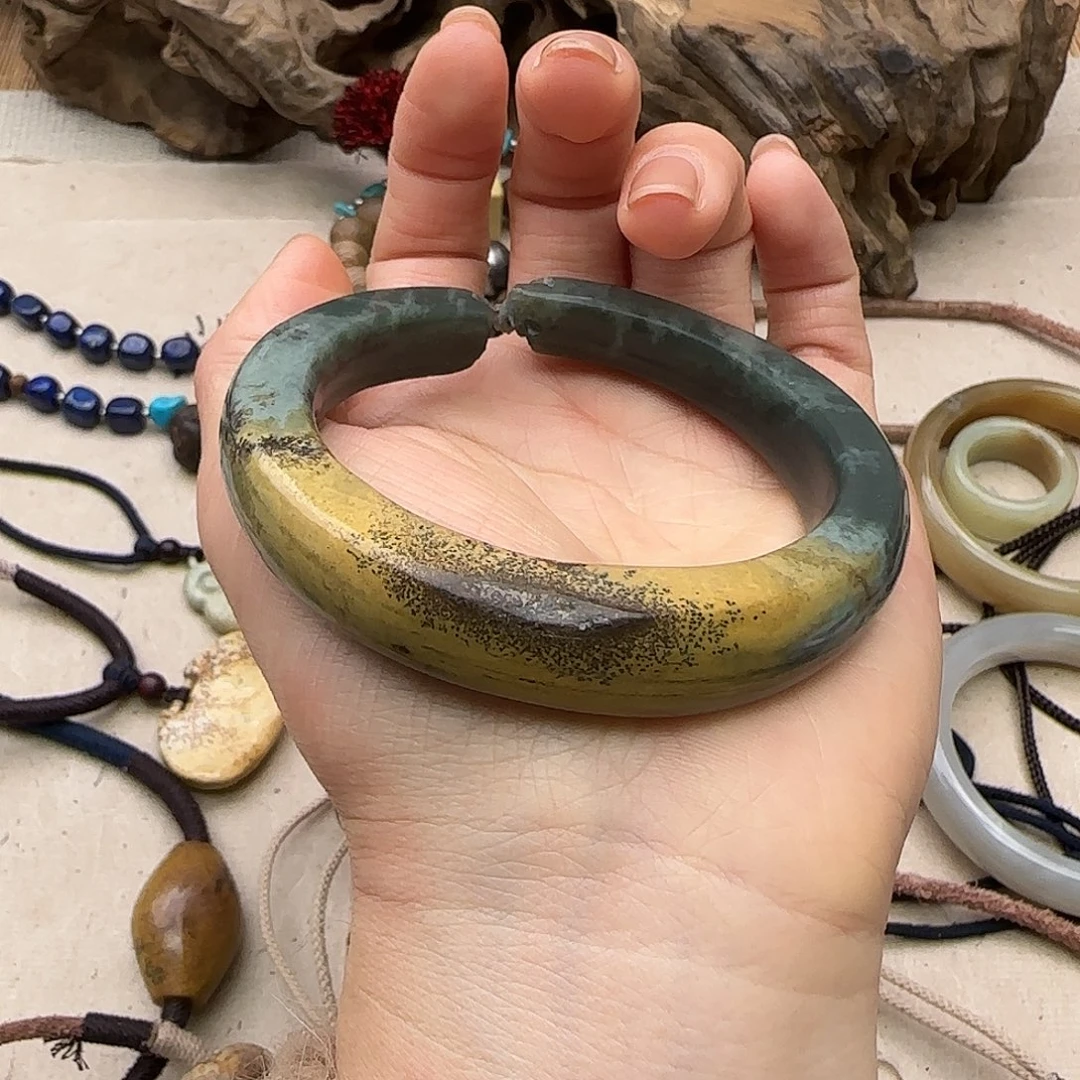 曼***罗岫岩河磨玉（透闪石质玉）未镶嵌手镯