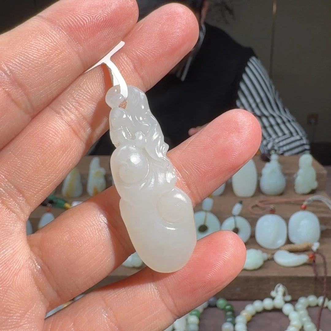 和田玉挂件未镶嵌彤*