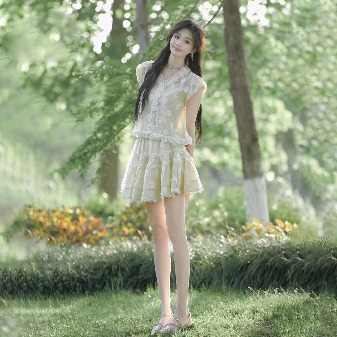 法式温柔风套装气质短袖V领淡黄色衬衫上衣夏季高腰半身裙两件套