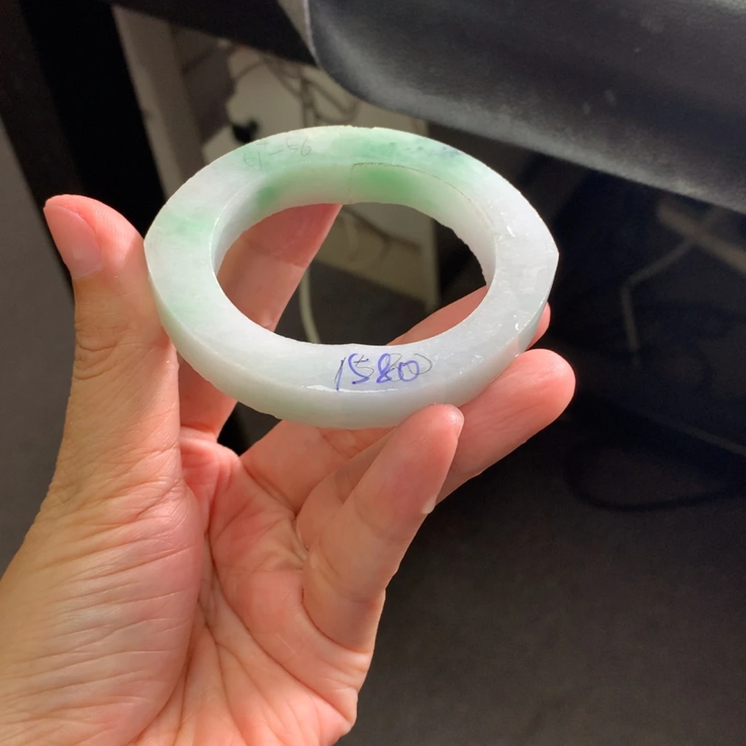 定制翡翠未镶嵌手镯