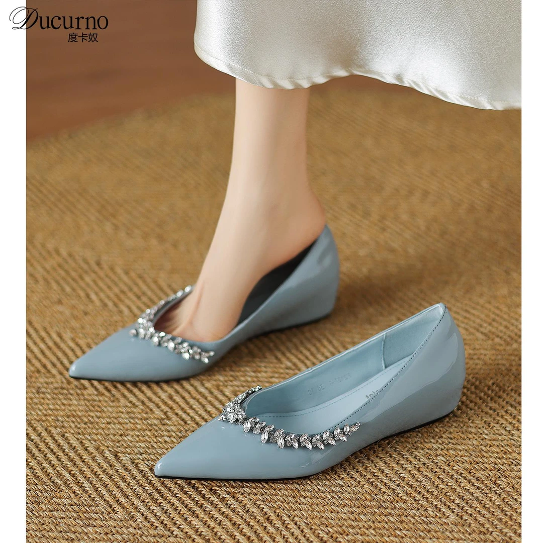 DUCURNO软漆皮~4cm内增高水钻单鞋女新潮尖头坡跟千金仙女豆豆鞋