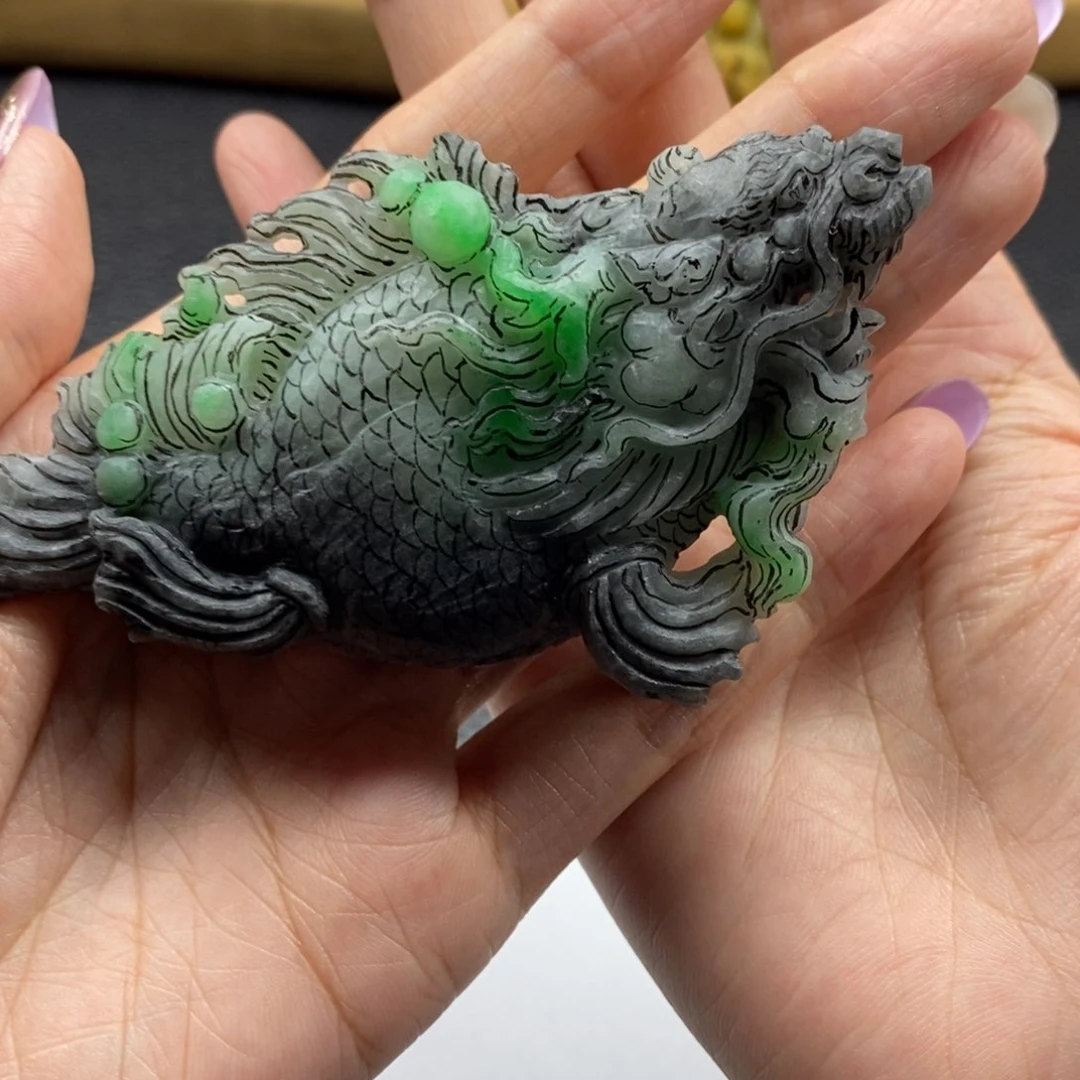 ゞ***ぃ定制翡翠未镶嵌龙鱼