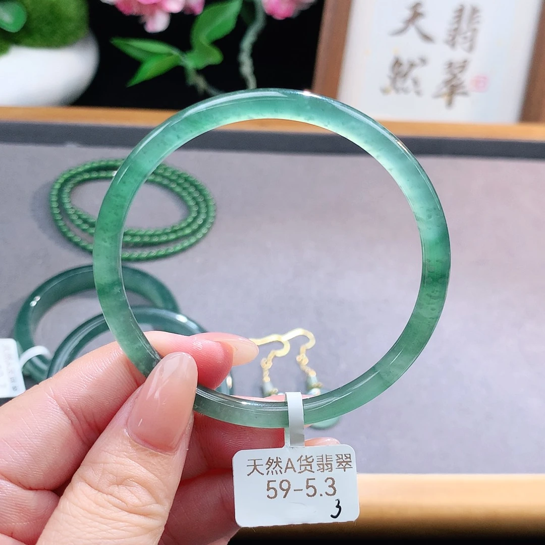 未镶嵌手镯（圆镯）翡翠
