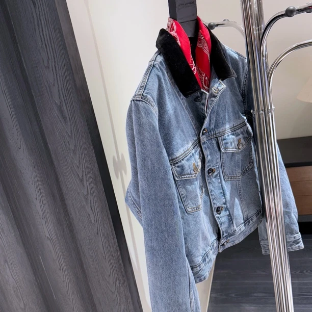 Vane｜早春延续款！立裁丝绒领拼接牛仔弧形收腰丹宁外套～