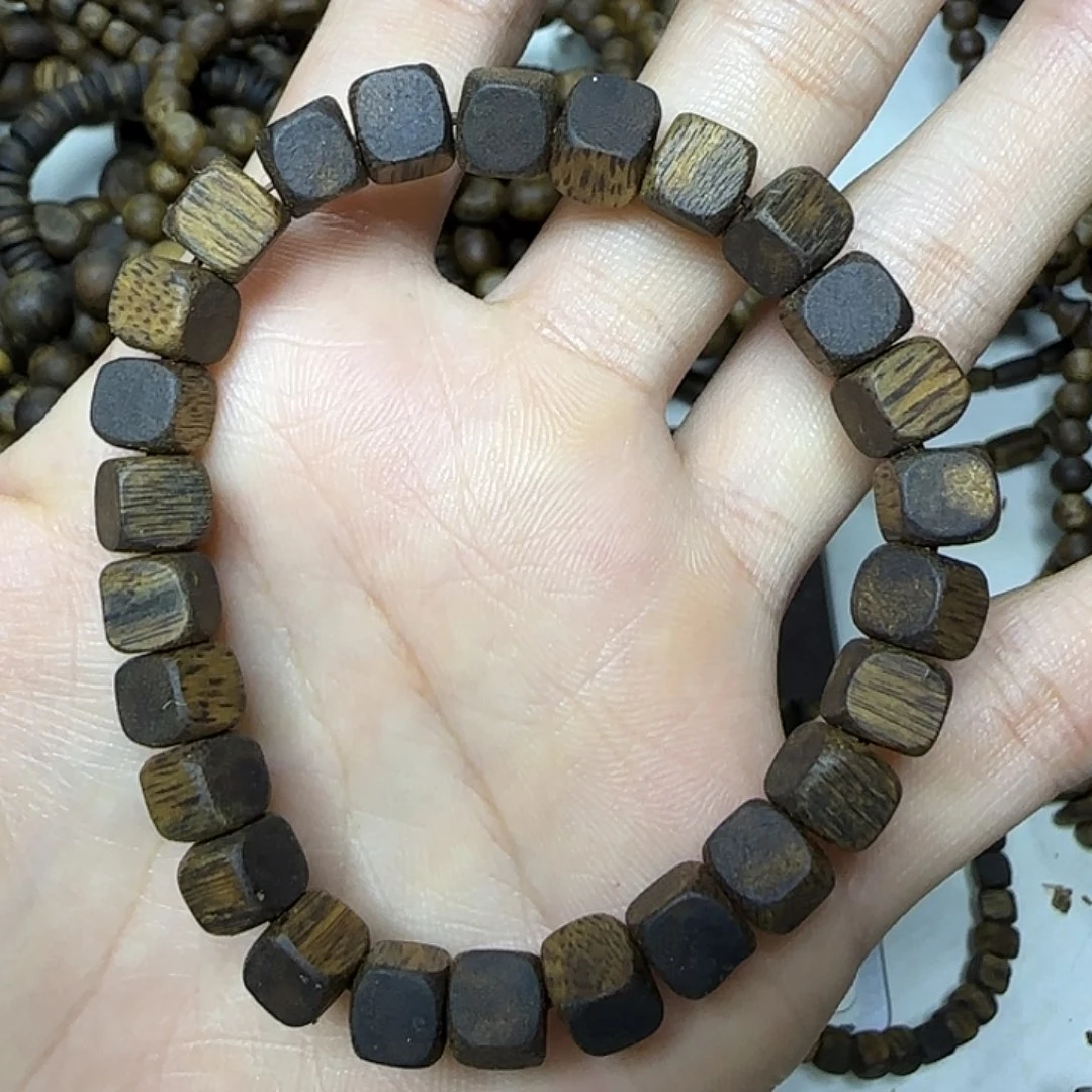 沉香沉香碎屑方珠0.7/8克➕单圈