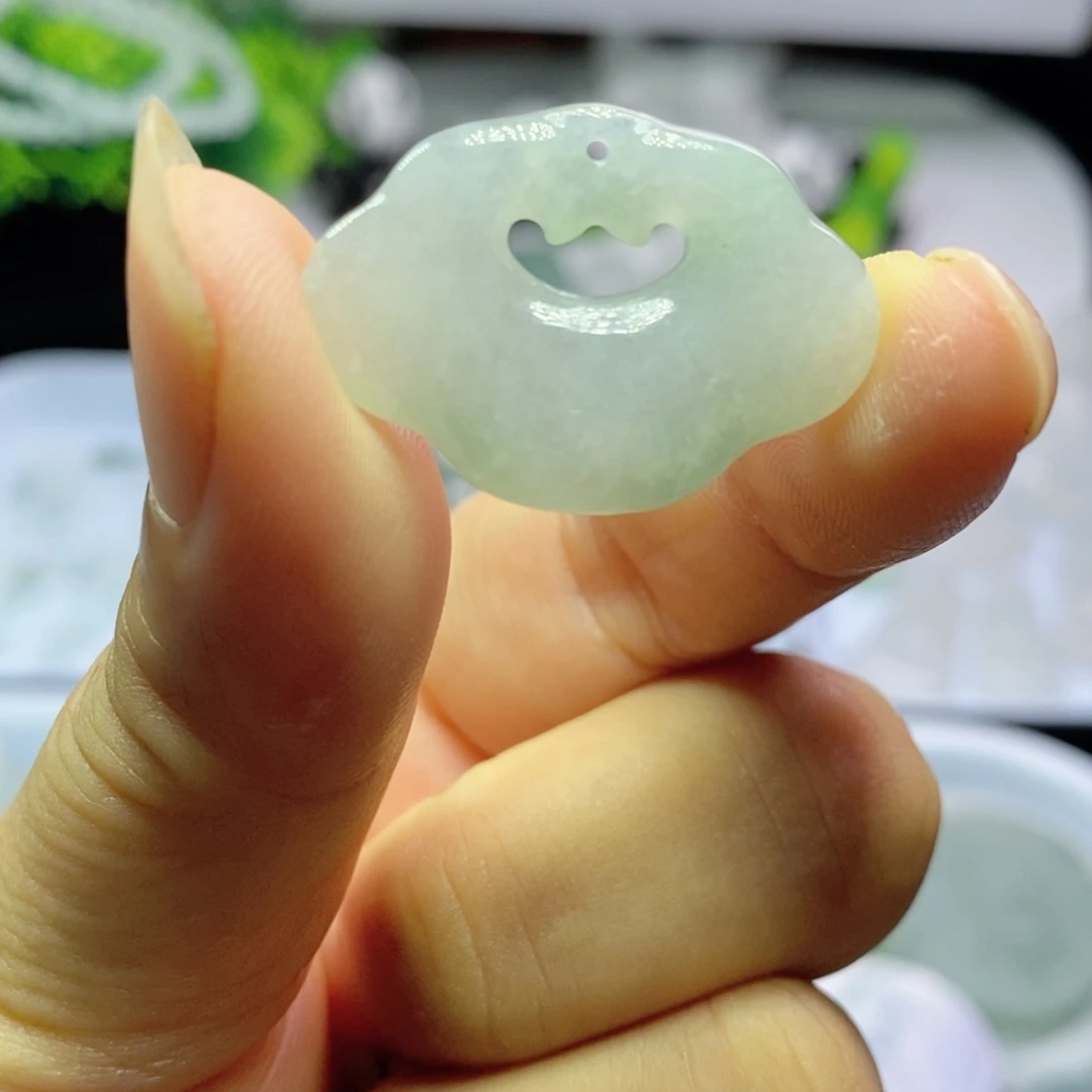 颈饰未镶嵌翡翠如意锁