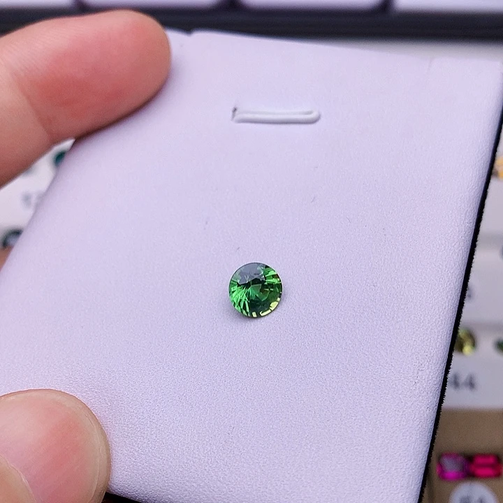 蓝宝石裸石未镶嵌