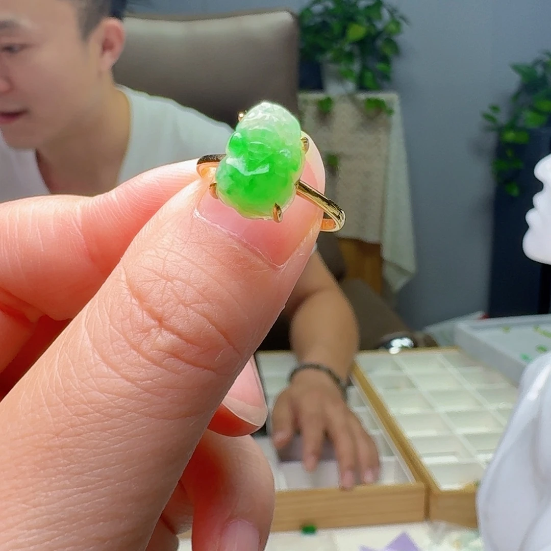 翡翠18K金镶嵌戒指天然