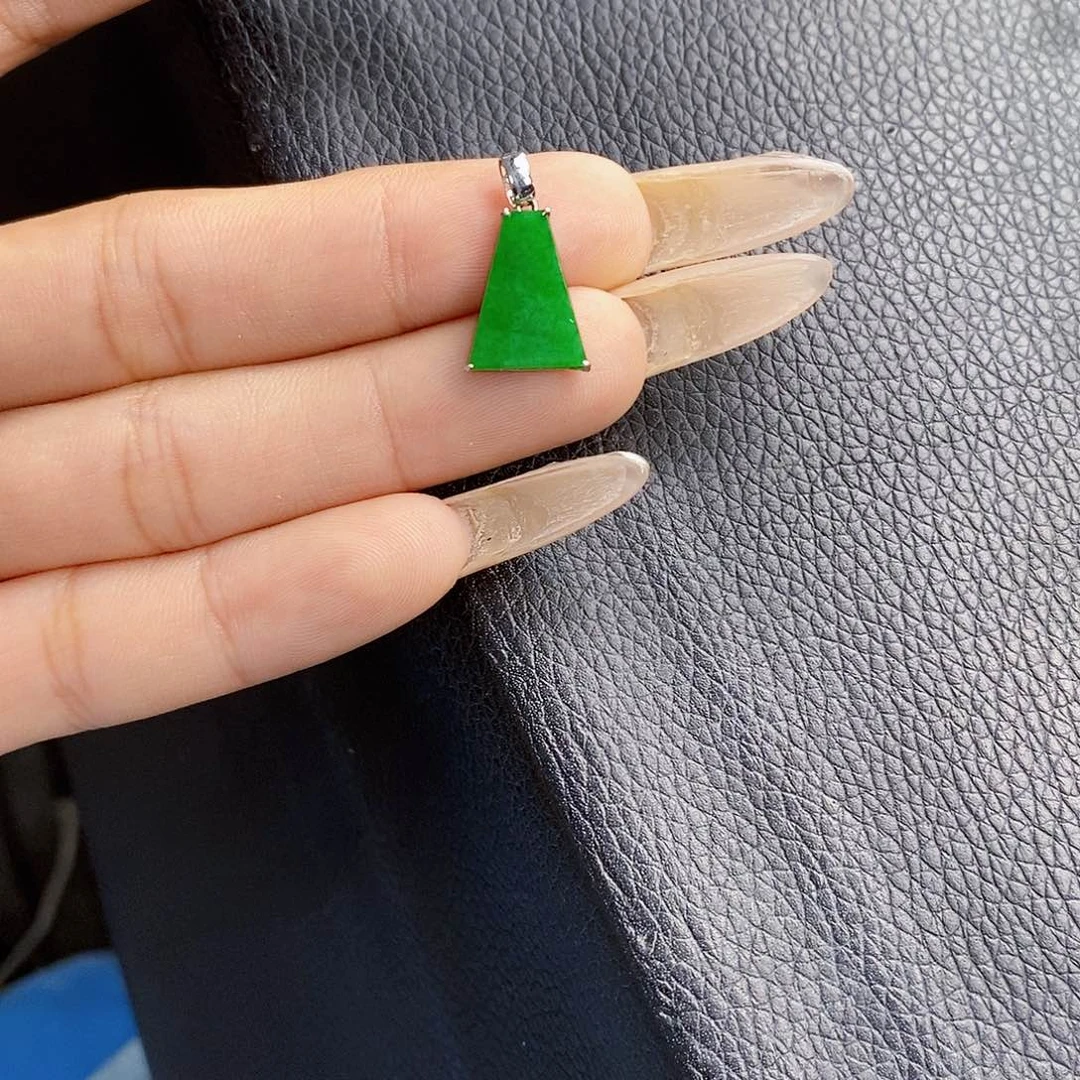 翡翠18K金镶嵌颈饰翡翠