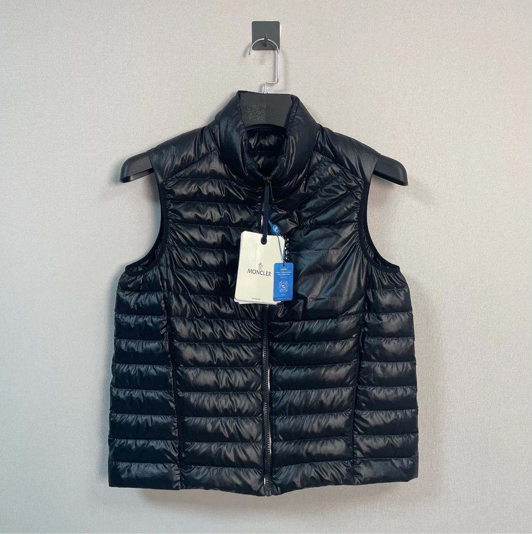 未使用 MONCLER 盟可睐新款字母印花羽绒背心/带吊/3码/价10100