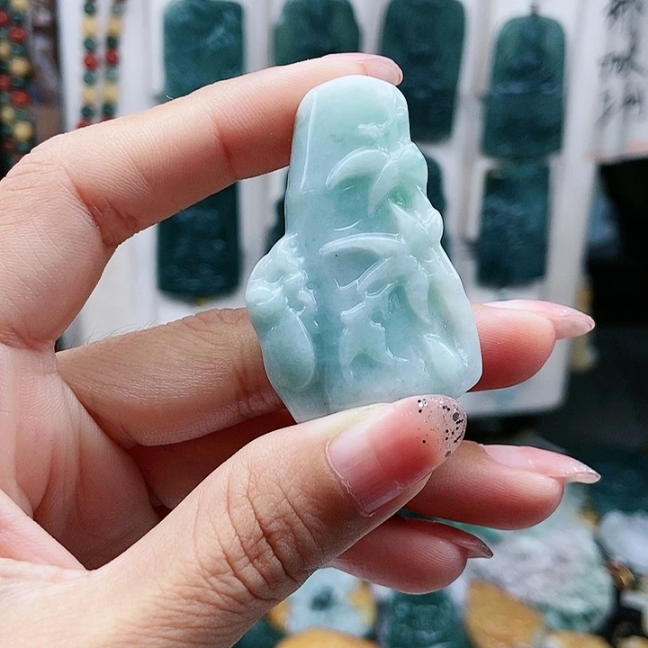 颈饰足铂镶嵌翡翠翡翠