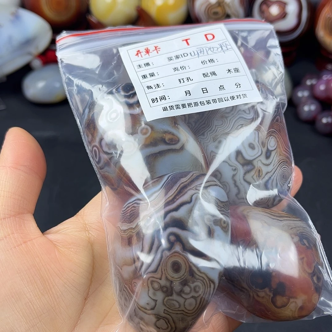 未镶嵌玛瑙/玉髓珠宝奇石山****巫