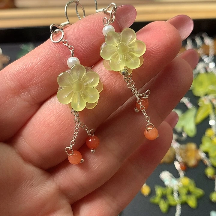 蛇纹石玉未镶嵌耳饰