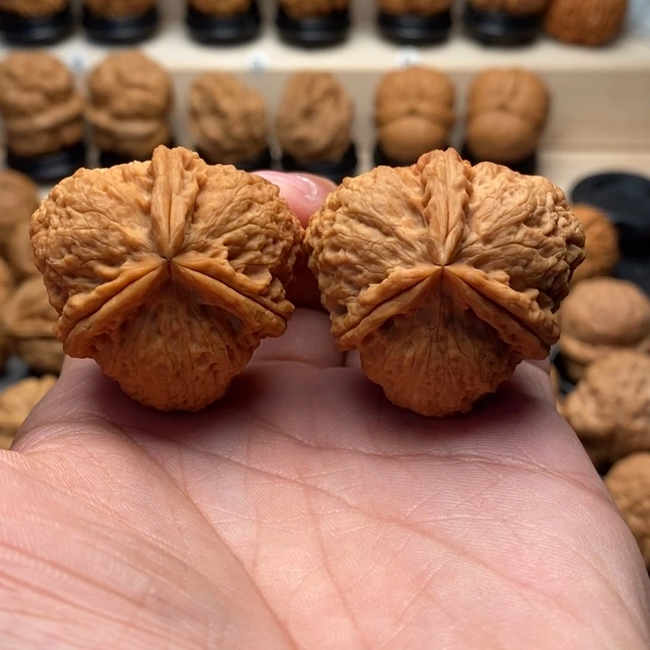 乐****把件文玩核桃………………………………