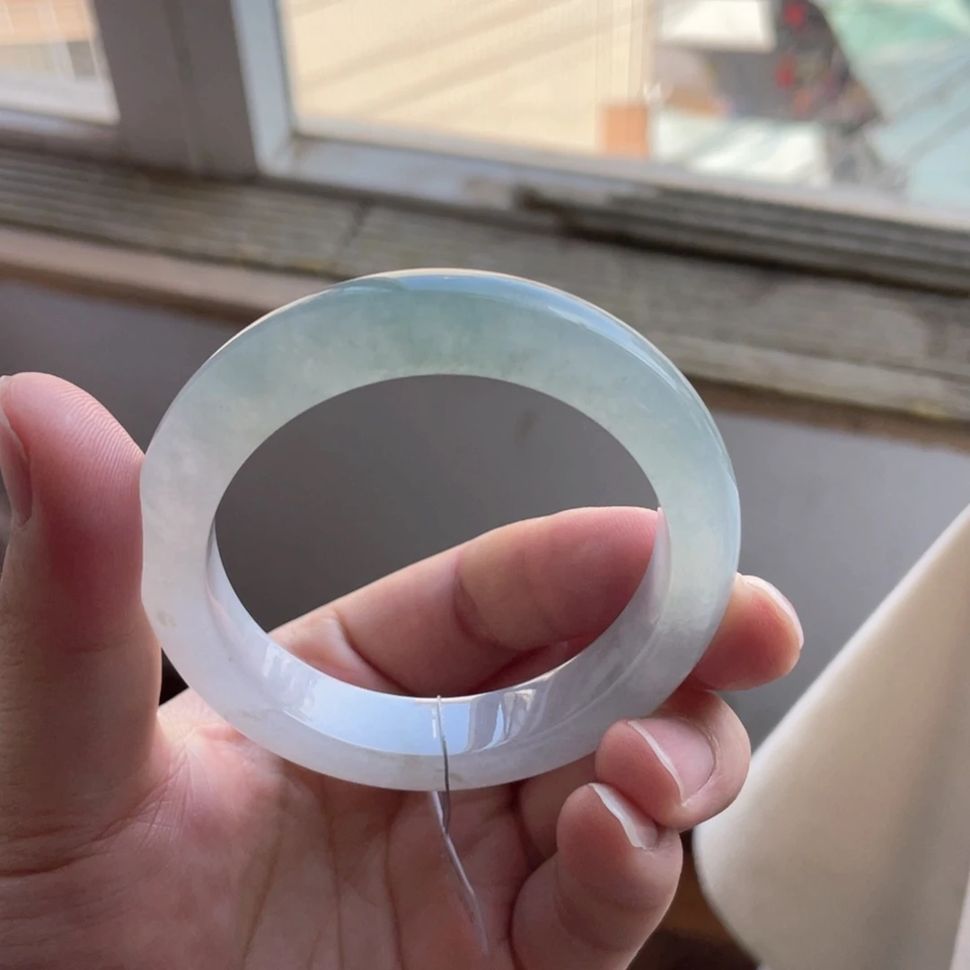 翡翠手镯未镶嵌半山水