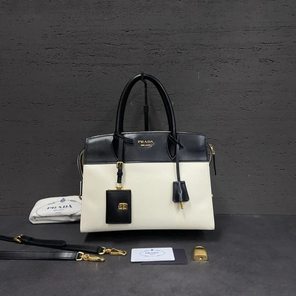 普拉达/包包/95新/市场价27000/251007zb0014