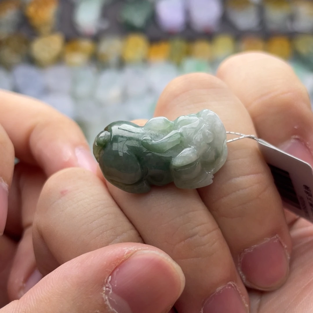 翡翠颈饰未镶嵌貔貅