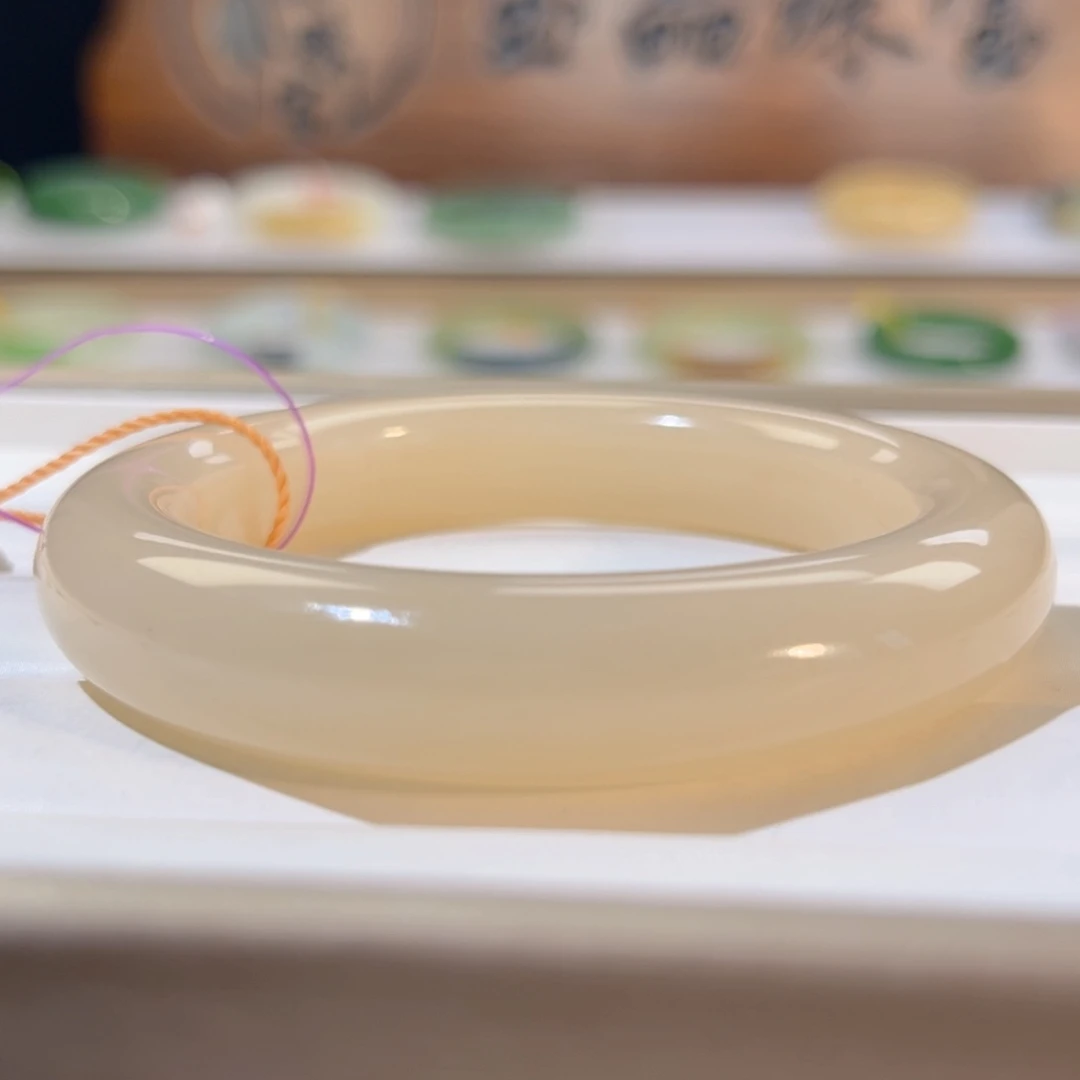 和田玉未镶嵌手镯  「正粉」不挑人