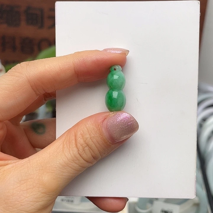 翡翠未镶嵌颈饰葫芦吊坠