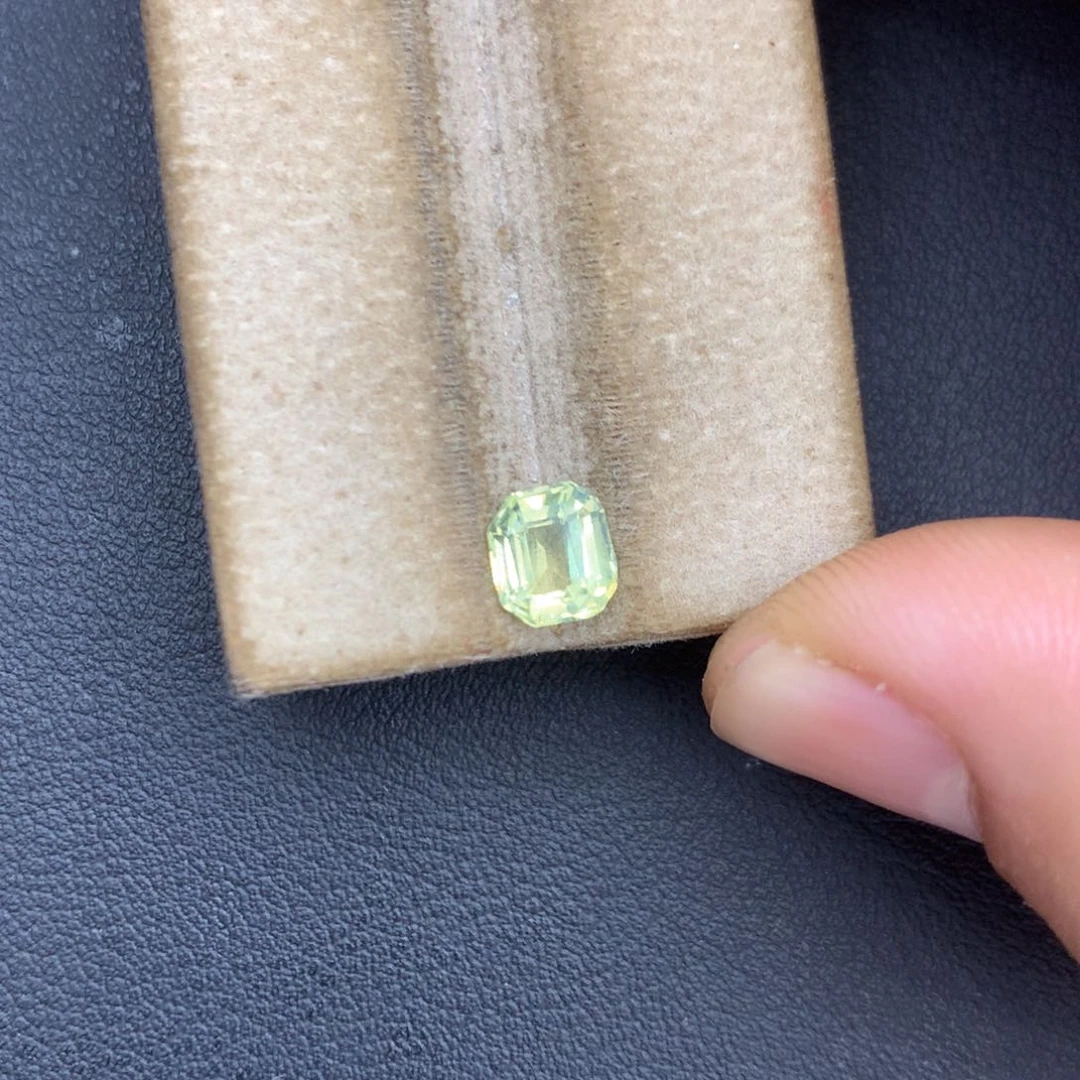 裸石金绿宝石1.36ct