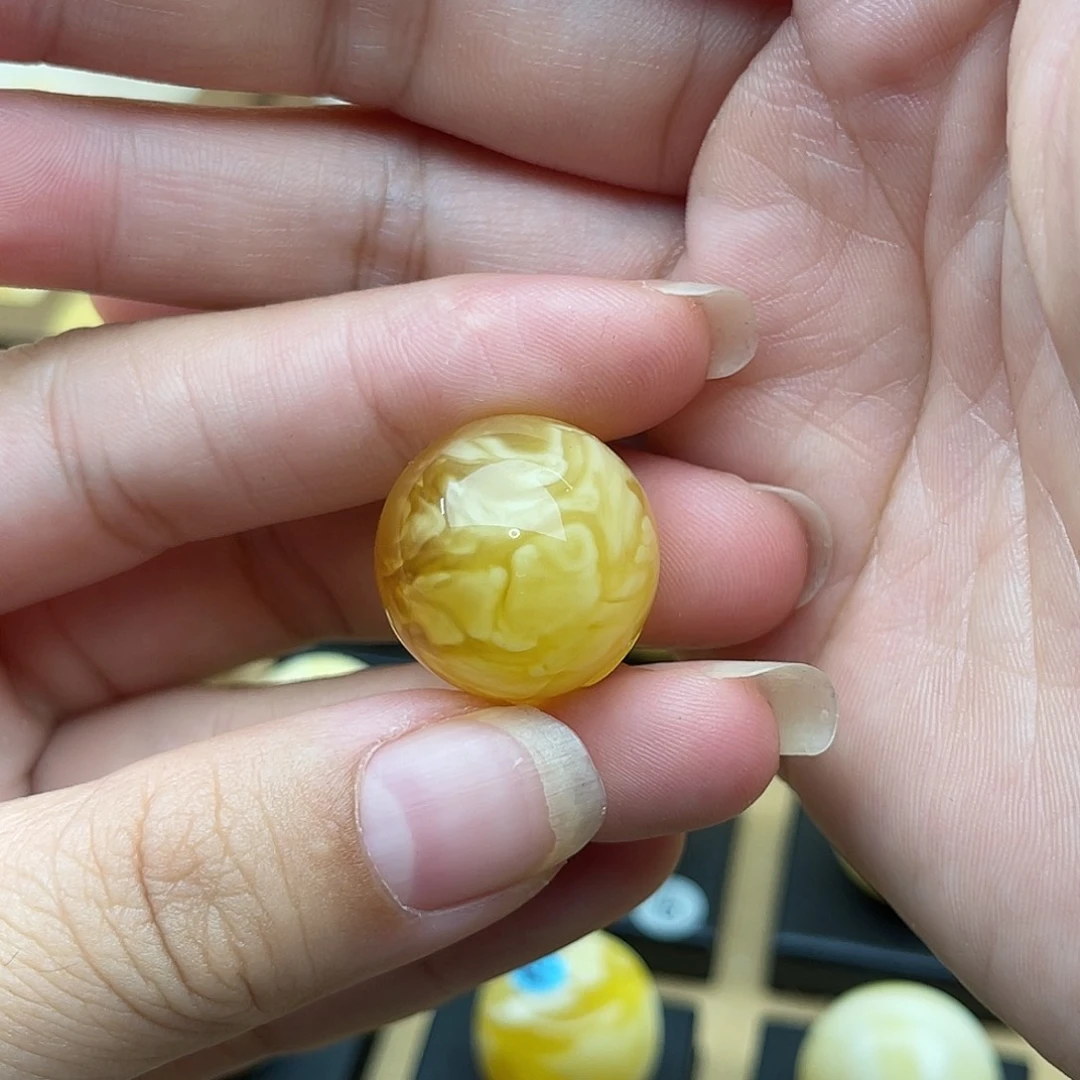 裸石琥珀未镶嵌微*蜜蜡圆珠梦