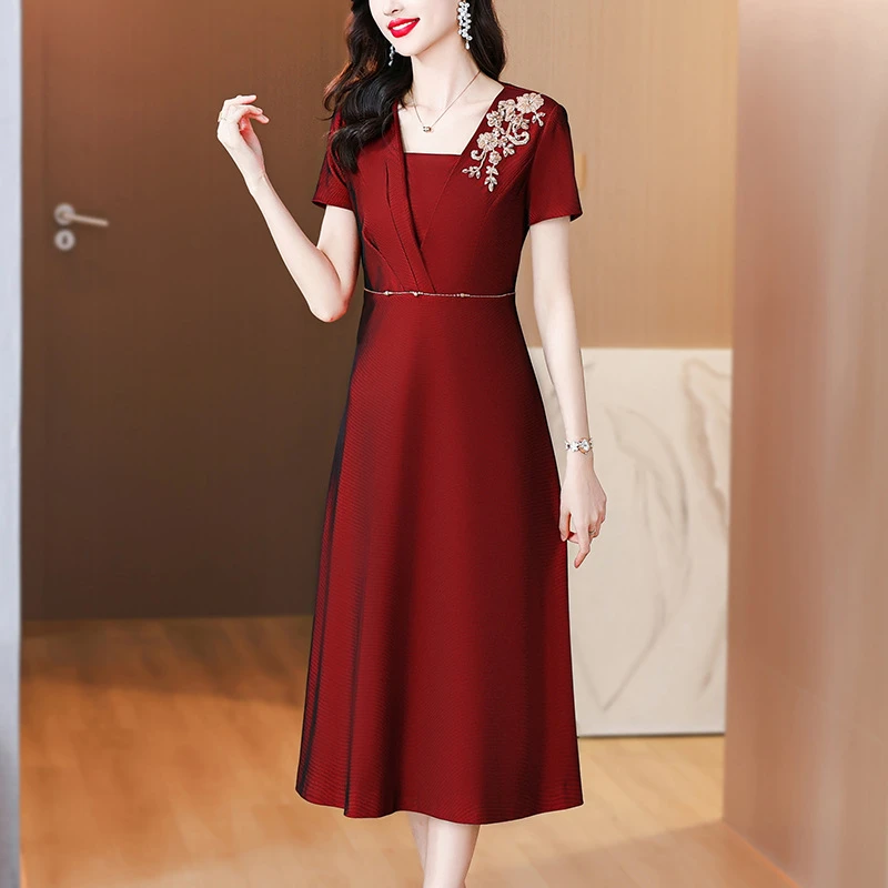 喜婆婆婚宴装酒红色礼服裙2024夏季新款国风优雅重工绣花连衣裙