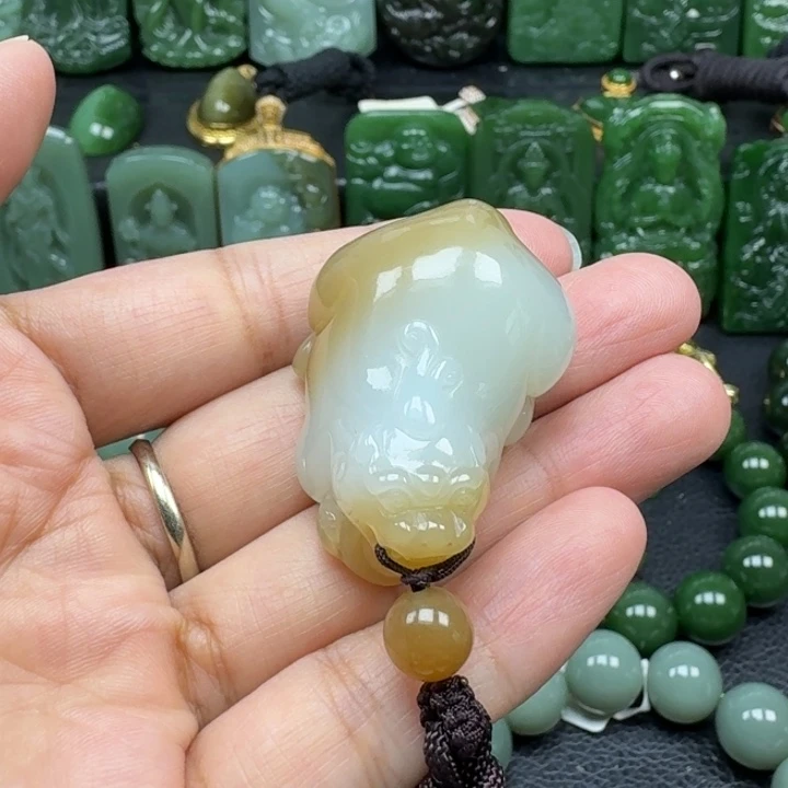 和田玉未镶嵌颈饰