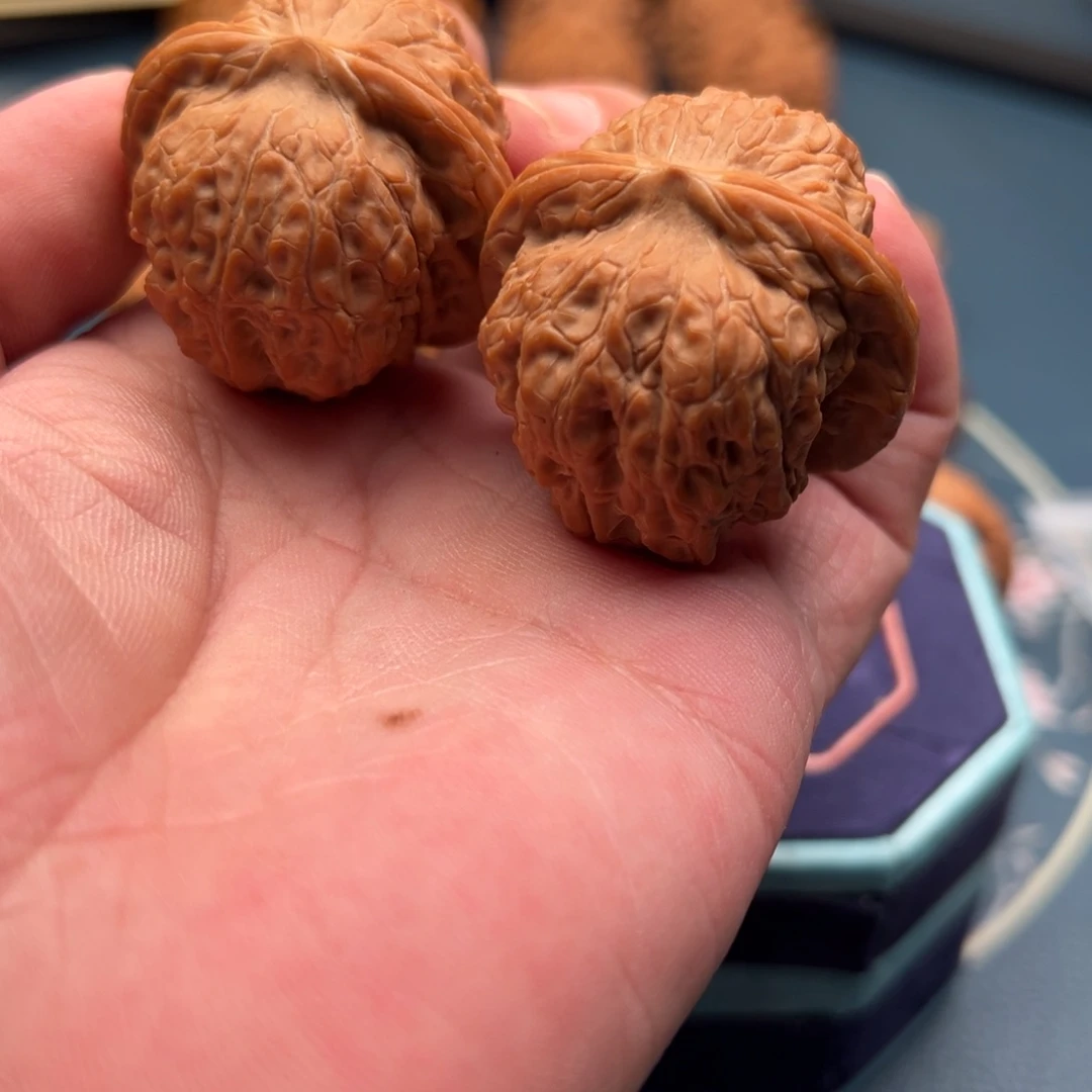 把件猴头核桃不**洋血麒麟狮子头